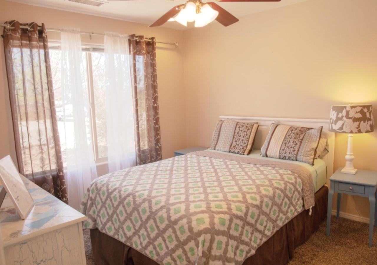 Lone Rock Retreat - 3-Bedroom Near Lake Powell Page Bagian luar foto