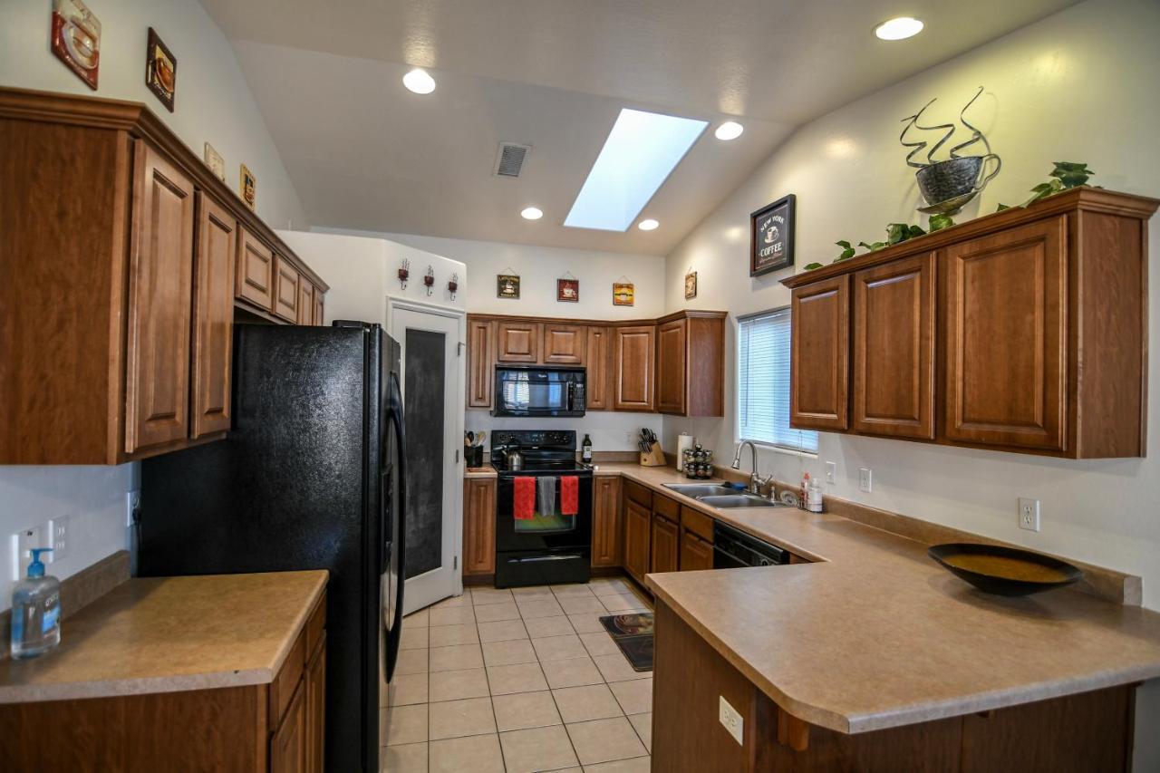 Lone Rock Retreat - 3-Bedroom Near Lake Powell Page Bagian luar foto