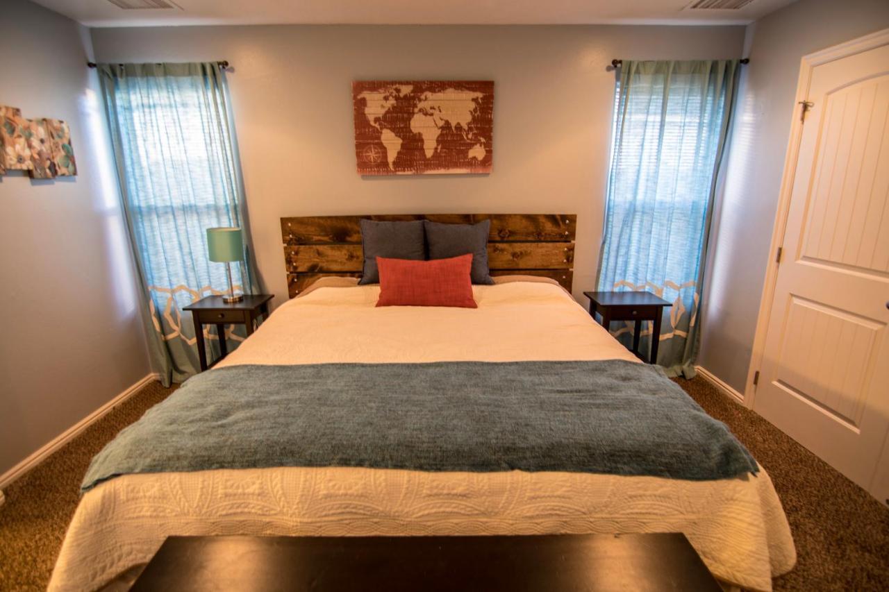 Lone Rock Retreat - 3-Bedroom Near Lake Powell Page Bagian luar foto